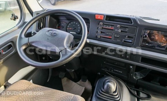 Sayi Imported Toyota Coaster White Mota in Import - Dubai a Agadez Sayi Imported Toyota Coaster White Mota in Import - Dubai a Agadez