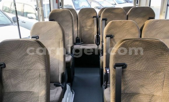 Sayi Imported Toyota Coaster White Mota in Import - Dubai a Agadez Sayi Imported Toyota Coaster White Mota in Import - Dubai a Agadez