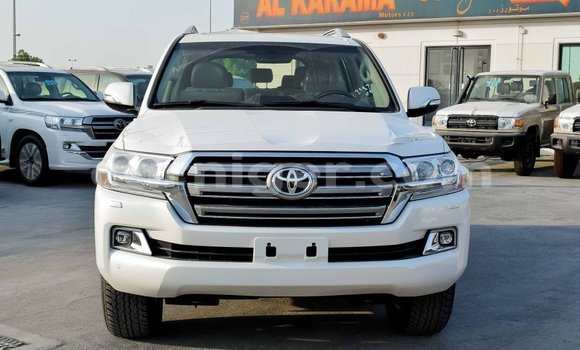 Sayi Imported Toyota Land Cruiser White Babbar mota in Import - Dubai a Agadez Sayi Imported Toyota Land Cruiser White Babbar mota in Import - Dubai a Agadez