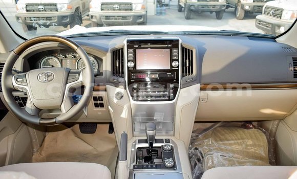 Sayi Imported Toyota Land Cruiser White Babbar mota in Import - Dubai a Agadez Sayi Imported Toyota Land Cruiser White Babbar mota in Import - Dubai a Agadez