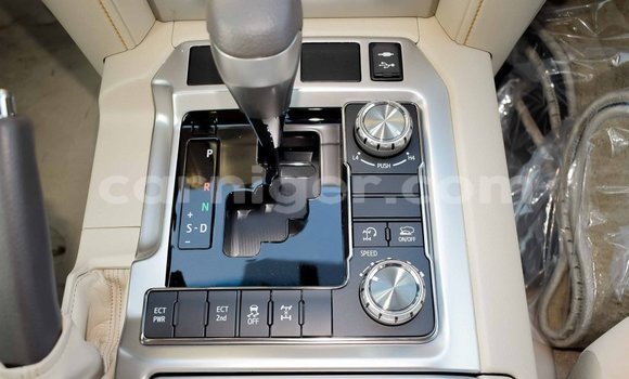 Sayi Imported Toyota Land Cruiser White Babbar mota in Import - Dubai a Agadez Sayi Imported Toyota Land Cruiser White Babbar mota in Import - Dubai a Agadez