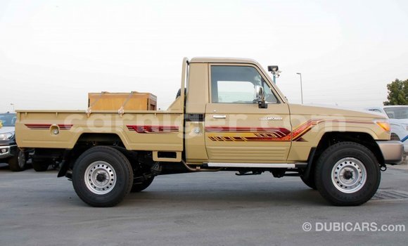 Buy Import Toyota Land Cruiser Beige Truck in Import - Dubai in Agadez Buy Import Toyota Land Cruiser Beige Truck in Import - Dubai in Agadez