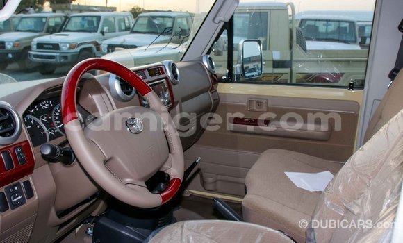 Buy Import Toyota Land Cruiser Beige Truck in Import - Dubai in Agadez Buy Import Toyota Land Cruiser Beige Truck in Import - Dubai in Agadez