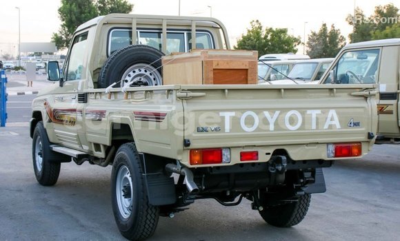 Buy Import Toyota Land Cruiser Beige Truck in Import - Dubai in Agadez Buy Import Toyota Land Cruiser Beige Truck in Import - Dubai in Agadez