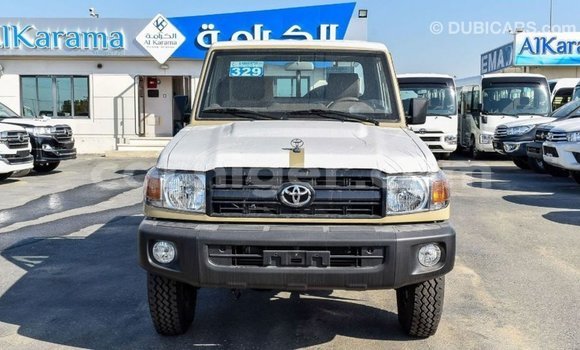 Buy Import Toyota Land Cruiser Beige Truck in Import - Dubai in Agadez Buy Import Toyota Land Cruiser Beige Truck in Import - Dubai in Agadez