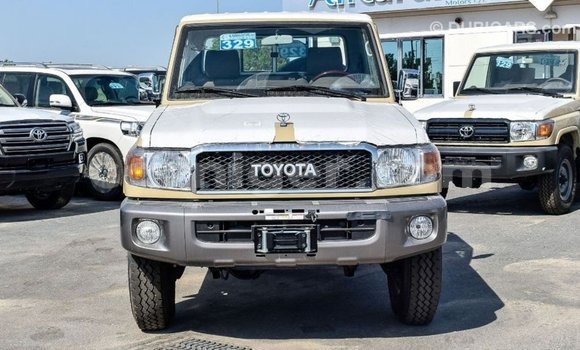 Sayi Imported Toyota Land Cruiser Beige Babbar mota in Import - Dubai a Agadez Sayi Imported Toyota Land Cruiser Beige Babbar mota in Import - Dubai a Agadez