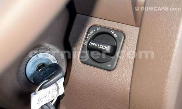Sayi Imported Toyota Land Cruiser Beige Babbar mota in Import - Dubai a Agadez Sayi Imported Toyota Land Cruiser Beige Babbar mota in Import - Dubai a Agadez