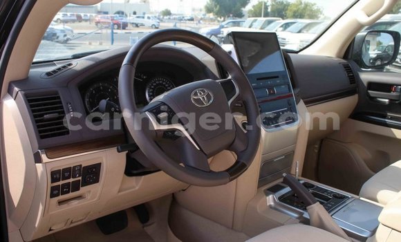 Acheter Import Utilitaire Toyota Land Cruiser Noir à Import - Dubai, Agadez Acheter Import Utilitaire Toyota Land Cruiser Noir à Import - Dubai, Agadez