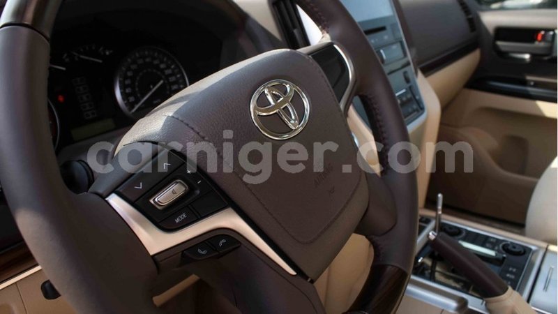 Big with watermark toyota land cruiser agadez import dubai 6364