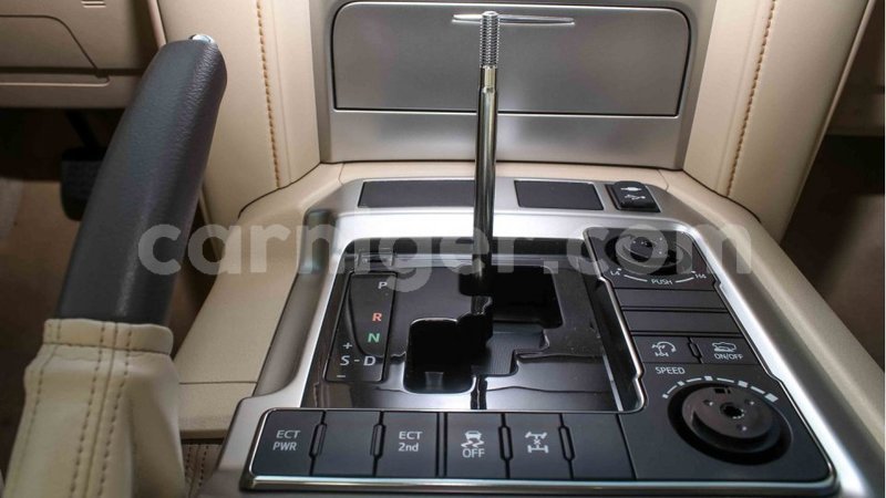 Big with watermark toyota land cruiser agadez import dubai 6364