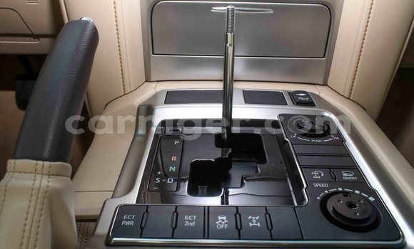 Acheter Import Utilitaire Toyota Land Cruiser Noir à Import - Dubai, Agadez Acheter Import Utilitaire Toyota Land Cruiser Noir à Import - Dubai, Agadez