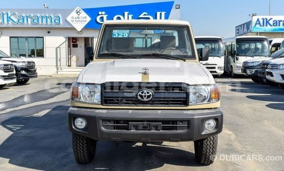 Sayi Imported Toyota Land Cruiser Beige Babbar mota in Import - Dubai a Agadez Sayi Imported Toyota Land Cruiser Beige Babbar mota in Import - Dubai a Agadez