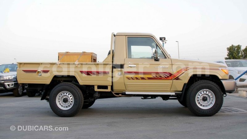 Big with watermark toyota land cruiser agadez import dubai 6369