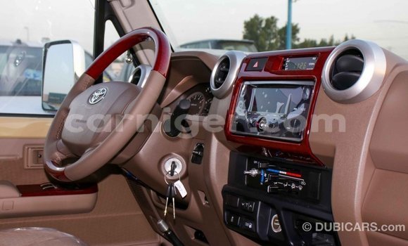 Buy Import Toyota Land Cruiser Beige Truck in Import - Dubai in Agadez Buy Import Toyota Land Cruiser Beige Truck in Import - Dubai in Agadez