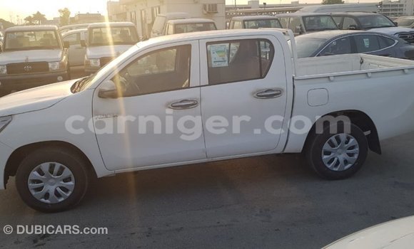 Sayi Imported Toyota Hilux White Mota in Import - Dubai a Agadez Sayi Imported Toyota Hilux White Mota in Import - Dubai a Agadez