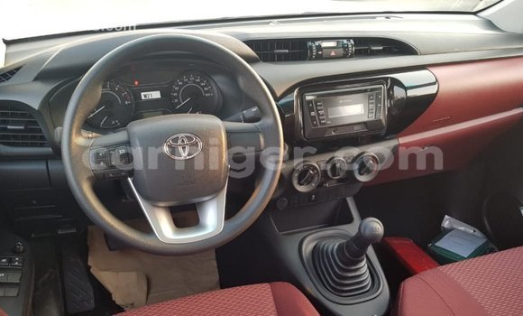 Sayi Imported Toyota Hilux White Mota in Import - Dubai a Agadez Sayi Imported Toyota Hilux White Mota in Import - Dubai a Agadez