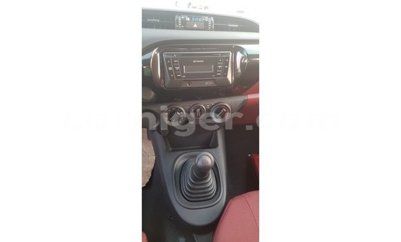 Sayi Imported Toyota Hilux White Mota in Import - Dubai a Agadez Sayi Imported Toyota Hilux White Mota in Import - Dubai a Agadez