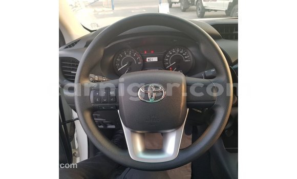 Sayi Imported Toyota Hilux White Mota in Import - Dubai a Agadez Sayi Imported Toyota Hilux White Mota in Import - Dubai a Agadez