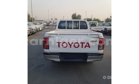 Sayi Imported Toyota Hilux White Mota in Import - Dubai a Agadez Sayi Imported Toyota Hilux White Mota in Import - Dubai a Agadez