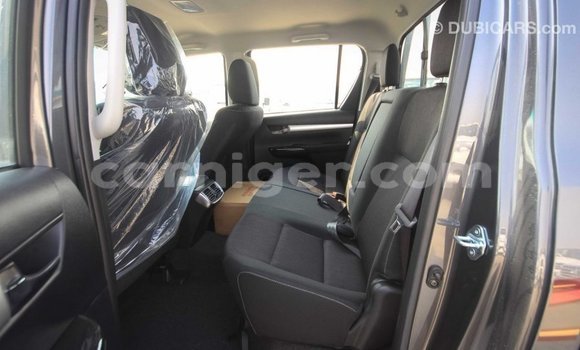 Sayi Imported Toyota Hilux Black Mota in Import - Dubai a Agadez Sayi Imported Toyota Hilux Black Mota in Import - Dubai a Agadez