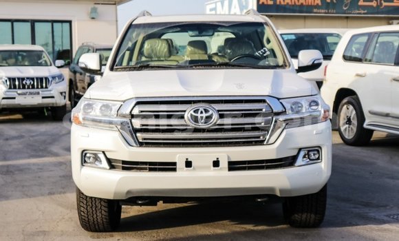 Sayi Imported Toyota Land Cruiser White Babbar mota in Import - Dubai a Agadez Sayi Imported Toyota Land Cruiser White Babbar mota in Import - Dubai a Agadez