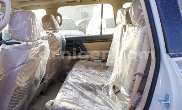 Sayi Imported Toyota Land Cruiser White Babbar mota in Import - Dubai a Agadez Sayi Imported Toyota Land Cruiser White Babbar mota in Import - Dubai a Agadez