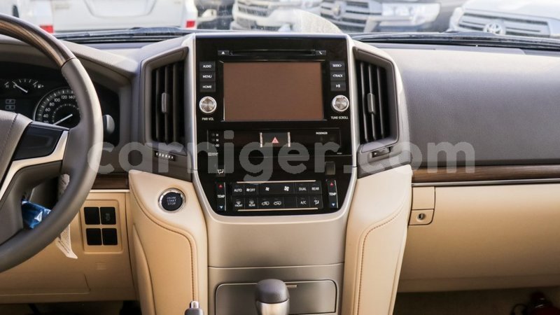 Big with watermark toyota land cruiser agadez import dubai 6372