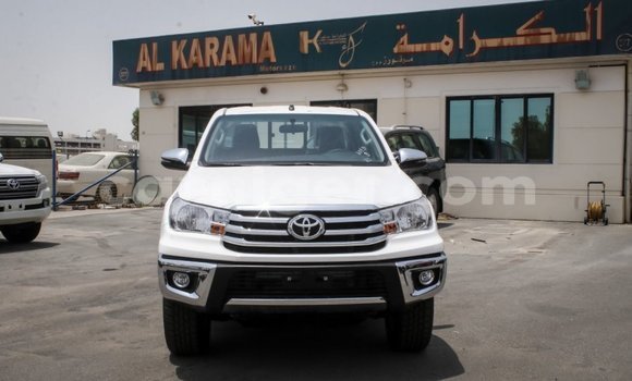 Sayi Imported Toyota Hilux White Mota in Import - Dubai a Agadez Sayi Imported Toyota Hilux White Mota in Import - Dubai a Agadez