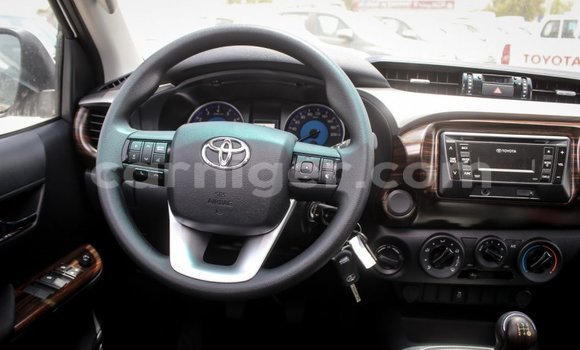 Sayi Imported Toyota Hilux White Mota in Import - Dubai a Agadez Sayi Imported Toyota Hilux White Mota in Import - Dubai a Agadez