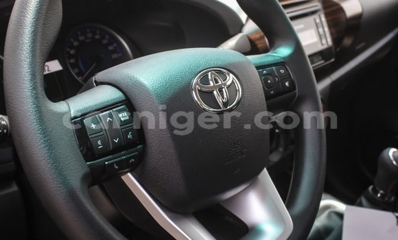 Sayi Imported Toyota Hilux White Mota in Import - Dubai a Agadez Sayi Imported Toyota Hilux White Mota in Import - Dubai a Agadez