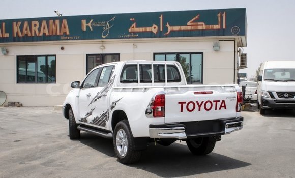 Sayi Imported Toyota Hilux White Mota in Import - Dubai a Agadez Sayi Imported Toyota Hilux White Mota in Import - Dubai a Agadez