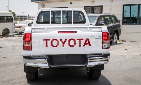 Sayi Imported Toyota Hilux White Mota in Import - Dubai a Agadez Sayi Imported Toyota Hilux White Mota in Import - Dubai a Agadez