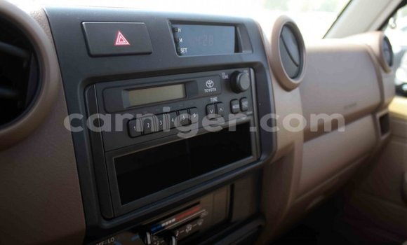 Buy Import Toyota Land Cruiser Beige Truck in Import - Dubai in Agadez Buy Import Toyota Land Cruiser Beige Truck in Import - Dubai in Agadez