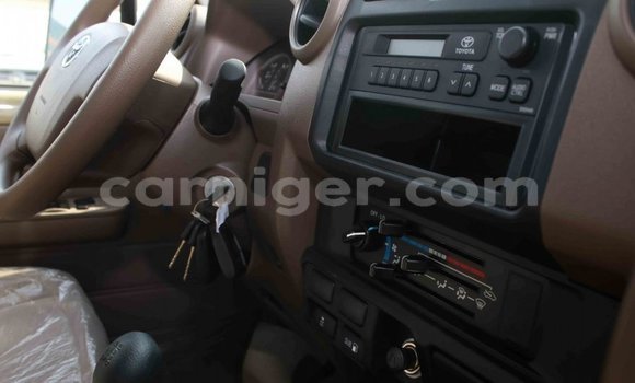 Buy Import Toyota Land Cruiser Beige Truck in Import - Dubai in Agadez Buy Import Toyota Land Cruiser Beige Truck in Import - Dubai in Agadez