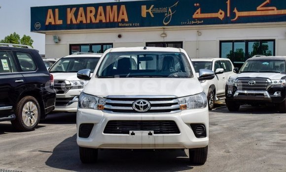 Sayi Imported Toyota Hilux White Mota in Import - Dubai a Agadez Sayi Imported Toyota Hilux White Mota in Import - Dubai a Agadez