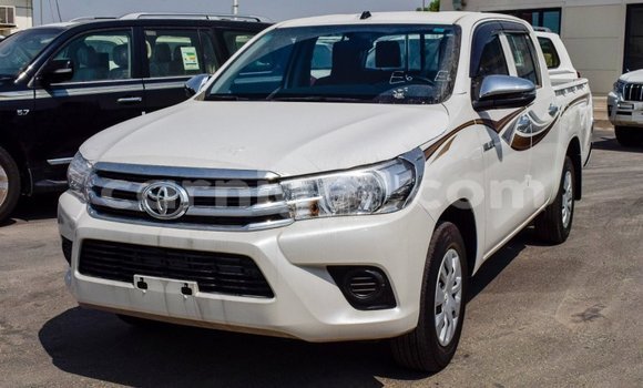 Sayi Imported Toyota Hilux White Mota in Import - Dubai a Agadez Sayi Imported Toyota Hilux White Mota in Import - Dubai a Agadez