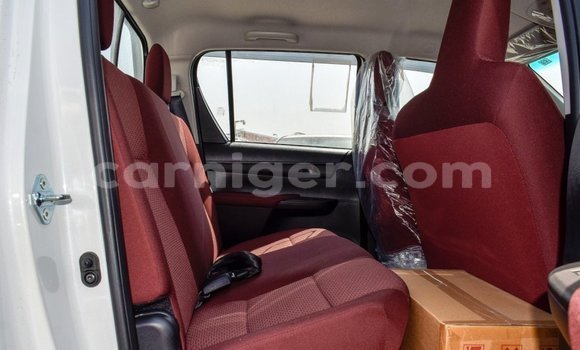 Sayi Imported Toyota Hilux White Mota in Import - Dubai a Agadez Sayi Imported Toyota Hilux White Mota in Import - Dubai a Agadez