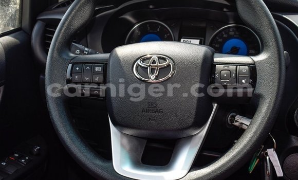Sayi Imported Toyota Hilux White Mota in Import - Dubai a Agadez Sayi Imported Toyota Hilux White Mota in Import - Dubai a Agadez