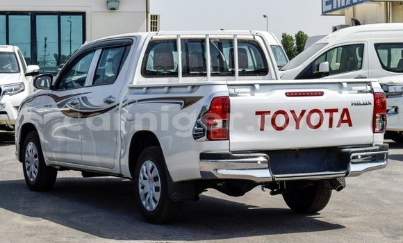 Sayi Imported Toyota Hilux White Mota in Import - Dubai a Agadez Sayi Imported Toyota Hilux White Mota in Import - Dubai a Agadez
