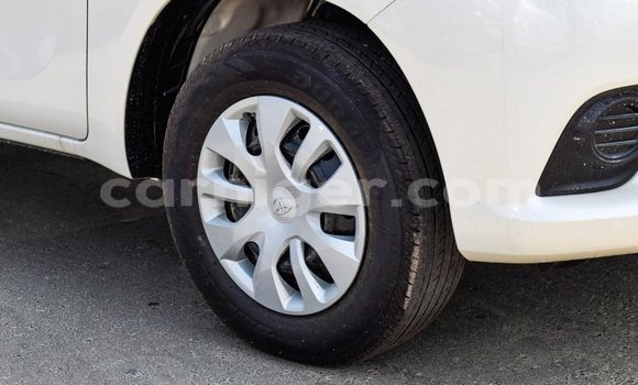 Sayi Imported Toyota Hilux White Mota in Import - Dubai a Agadez Sayi Imported Toyota Hilux White Mota in Import - Dubai a Agadez