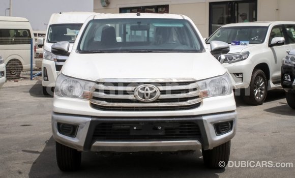Sayi Imported Toyota Hilux White Mota in Import - Dubai a Agadez Sayi Imported Toyota Hilux White Mota in Import - Dubai a Agadez