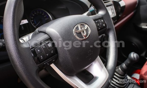 Sayi Imported Toyota Hilux White Mota in Import - Dubai a Agadez Sayi Imported Toyota Hilux White Mota in Import - Dubai a Agadez