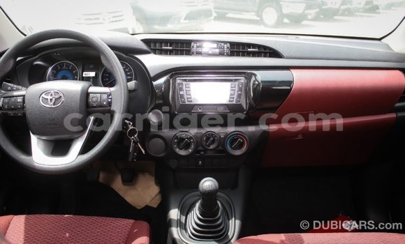 Sayi Imported Toyota Hilux White Mota in Import - Dubai a Agadez Sayi Imported Toyota Hilux White Mota in Import - Dubai a Agadez