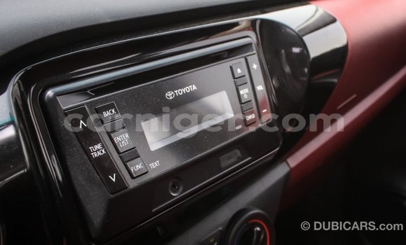 Sayi Imported Toyota Hilux White Mota in Import - Dubai a Agadez Sayi Imported Toyota Hilux White Mota in Import - Dubai a Agadez