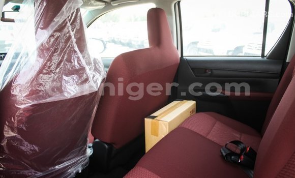 Sayi Imported Toyota Hilux White Mota in Import - Dubai a Agadez Sayi Imported Toyota Hilux White Mota in Import - Dubai a Agadez