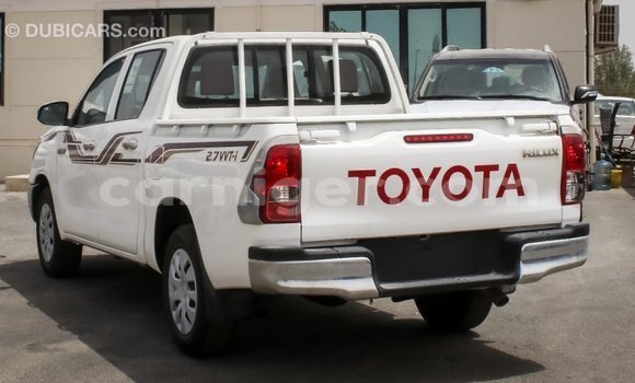 Sayi Imported Toyota Hilux White Mota in Import - Dubai a Agadez Sayi Imported Toyota Hilux White Mota in Import - Dubai a Agadez