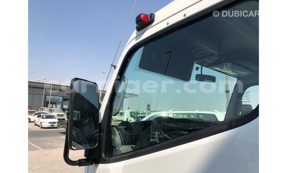 Sayi Imported Mitsubishi L400 White Babbar mota in Import - Dubai a Agadez Sayi Imported Mitsubishi L400 White Babbar mota in Import - Dubai a Agadez