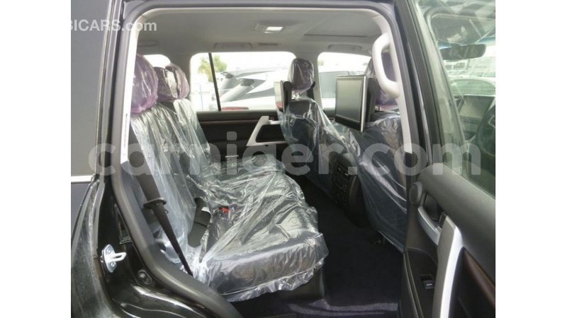 Big with watermark toyota land cruiser agadez import dubai 6382