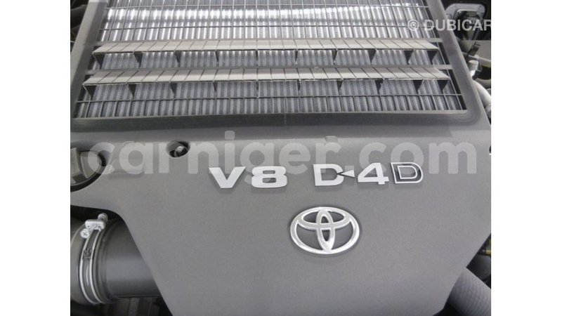 Big with watermark toyota land cruiser agadez import dubai 6382