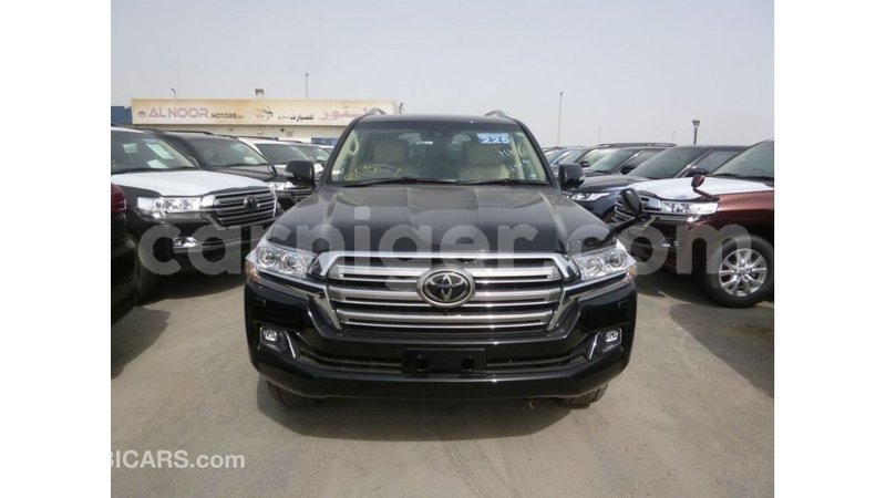 Big with watermark toyota land cruiser agadez import dubai 6385